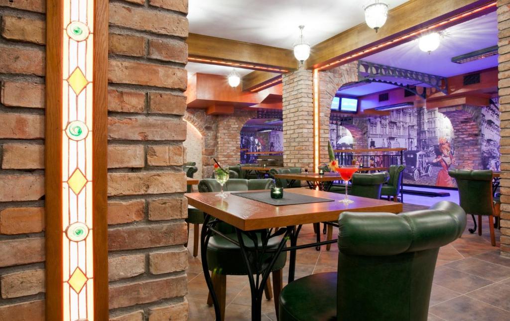 Hotel I Restauracja "Pod Orlem" Kartuzy Exteriér fotografie