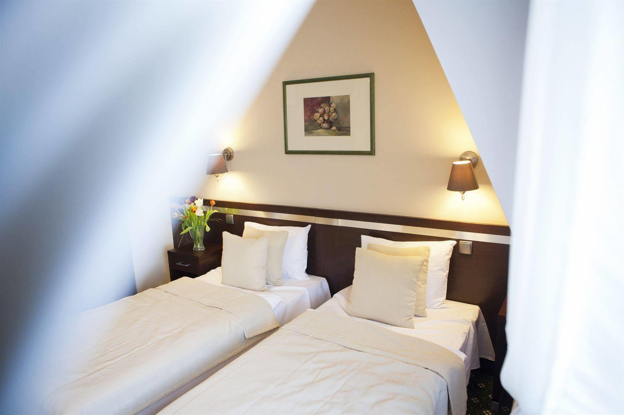 Hotel I Restauracja "Pod Orlem" Kartuzy Exteriér fotografie